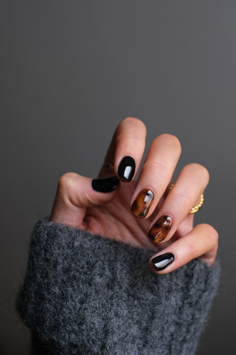 Minimalist French Chrome Nails